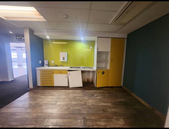 1,731M² OFFICE TO LET IN NOORDWYK